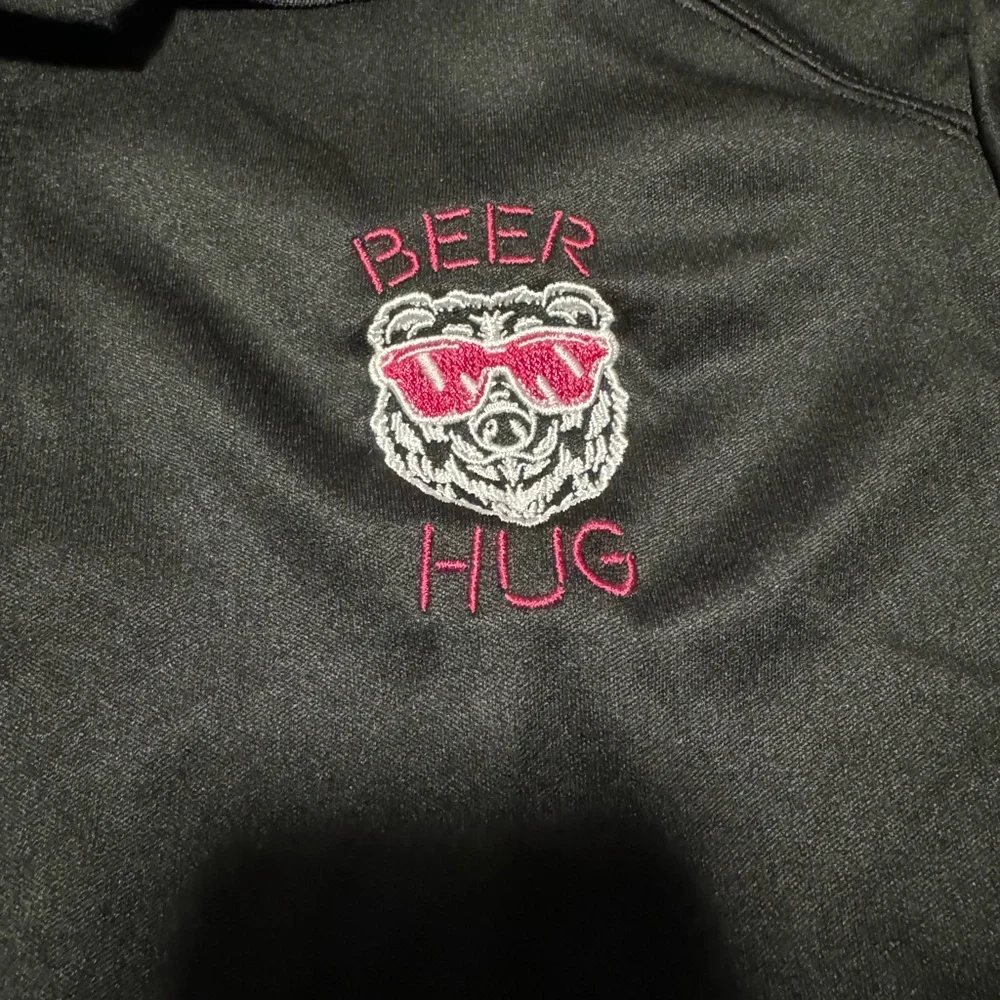 Goose Island “Beer Hug” black nylon polo shirt. Size M. EUC - Picture 2 of 4
